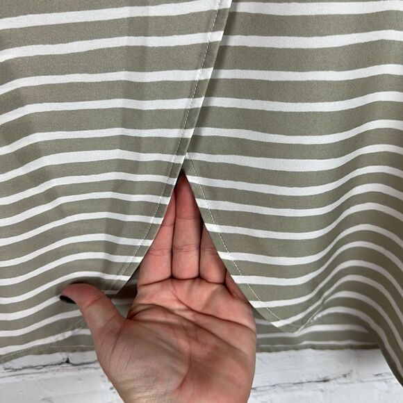 J. Crew Striped Split Back Sleeveless Blouse Size 12 - Picture 6 of 6